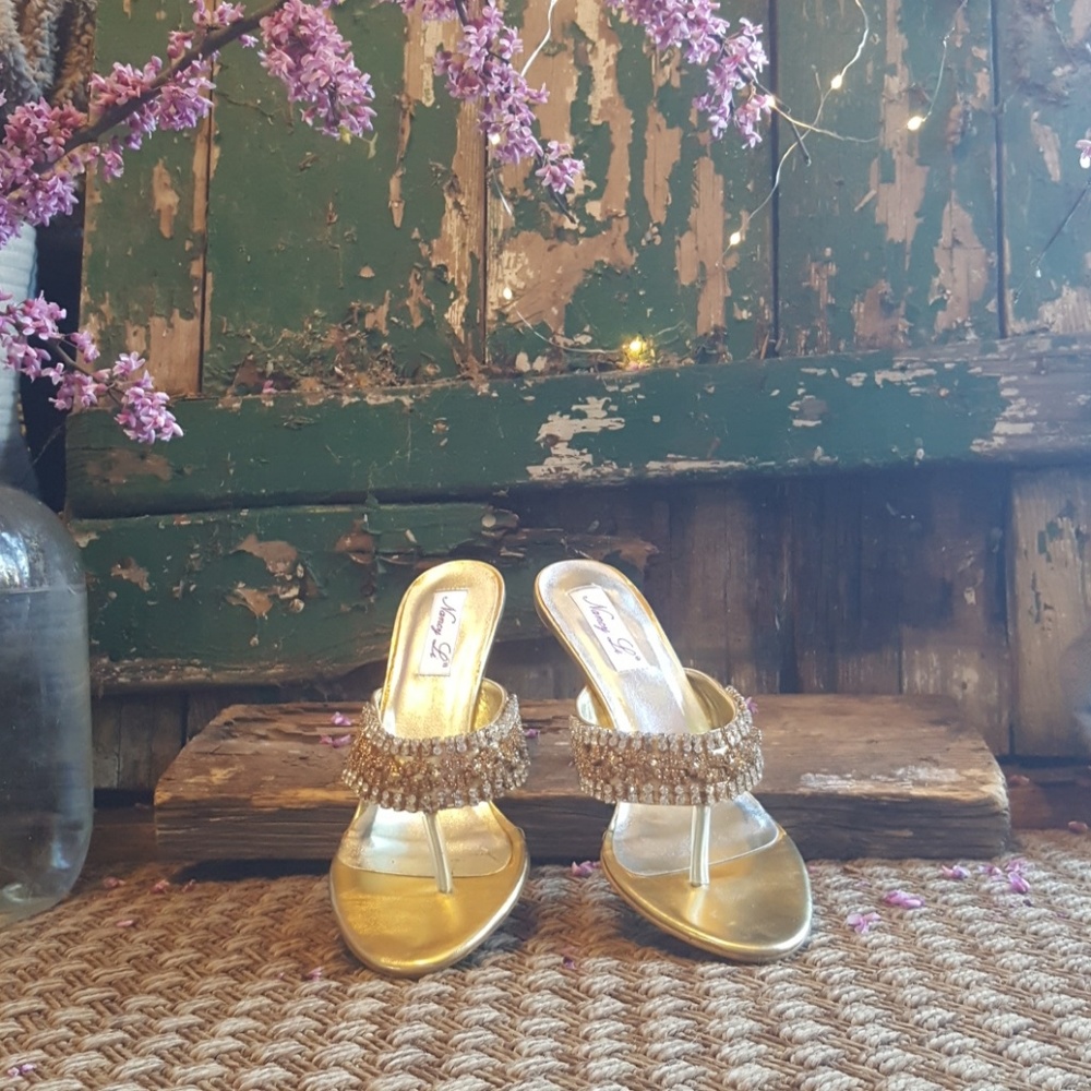 Nancy Li brand. Gold